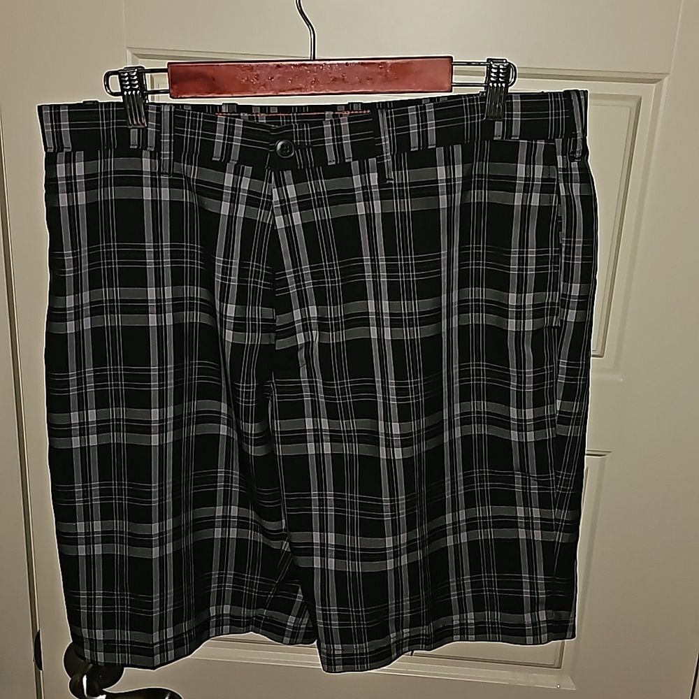 Haggar men's H26 Plaid shorts SIZE 36